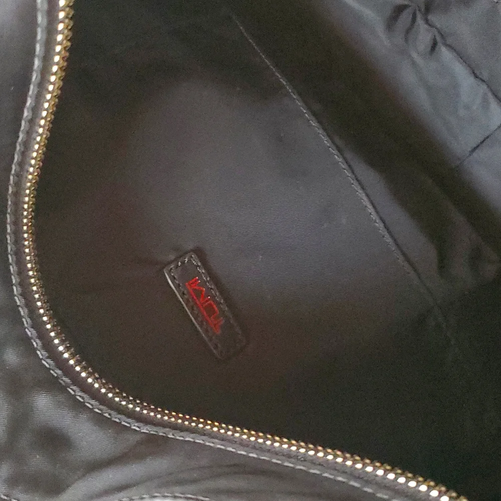 Tumi Pucket E/W Flap Crossbody Messenger Bag in Black/Silver/Leather…